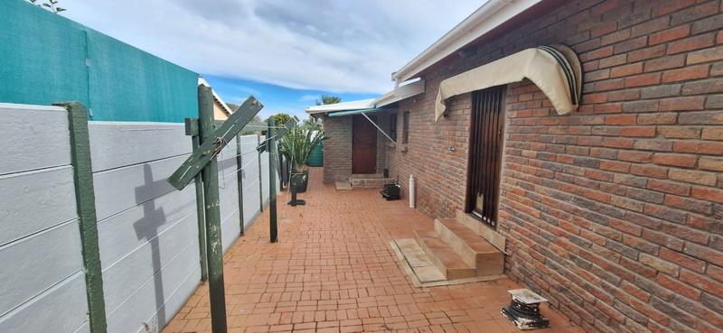 3 Bedroom Property for Sale in Dana Bay Western Cape